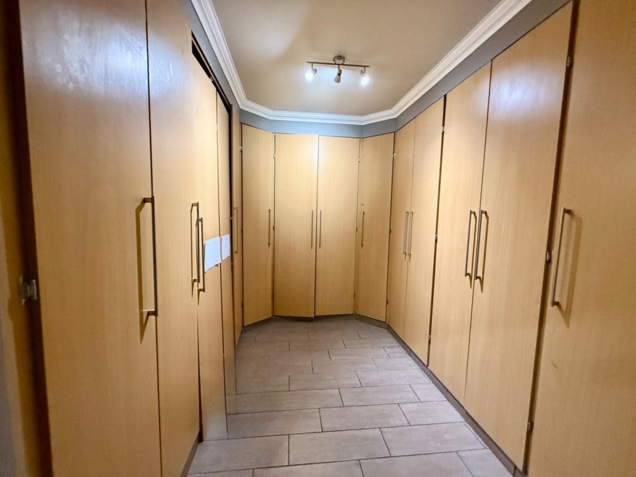 5 Bedroom Property for Sale in Bloemdal Free State